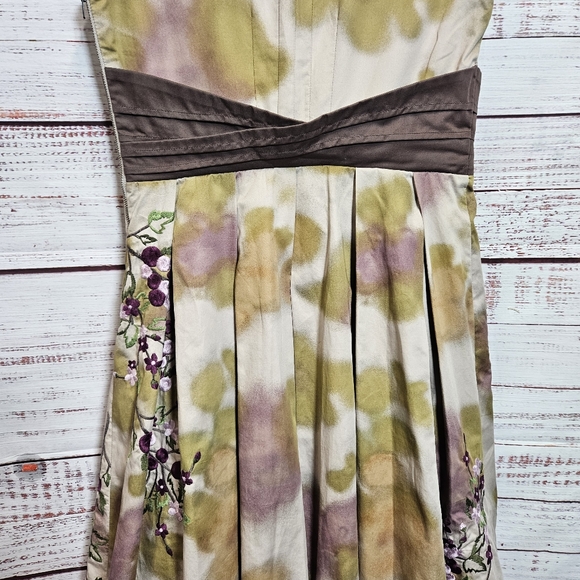 Floreat embroidered pleated dress - Picture 12 of 15